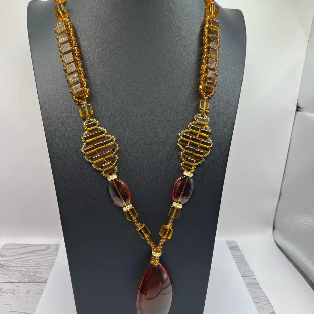Estate Vtg Amber glass bead necklace with tear drop amber glass main pendant